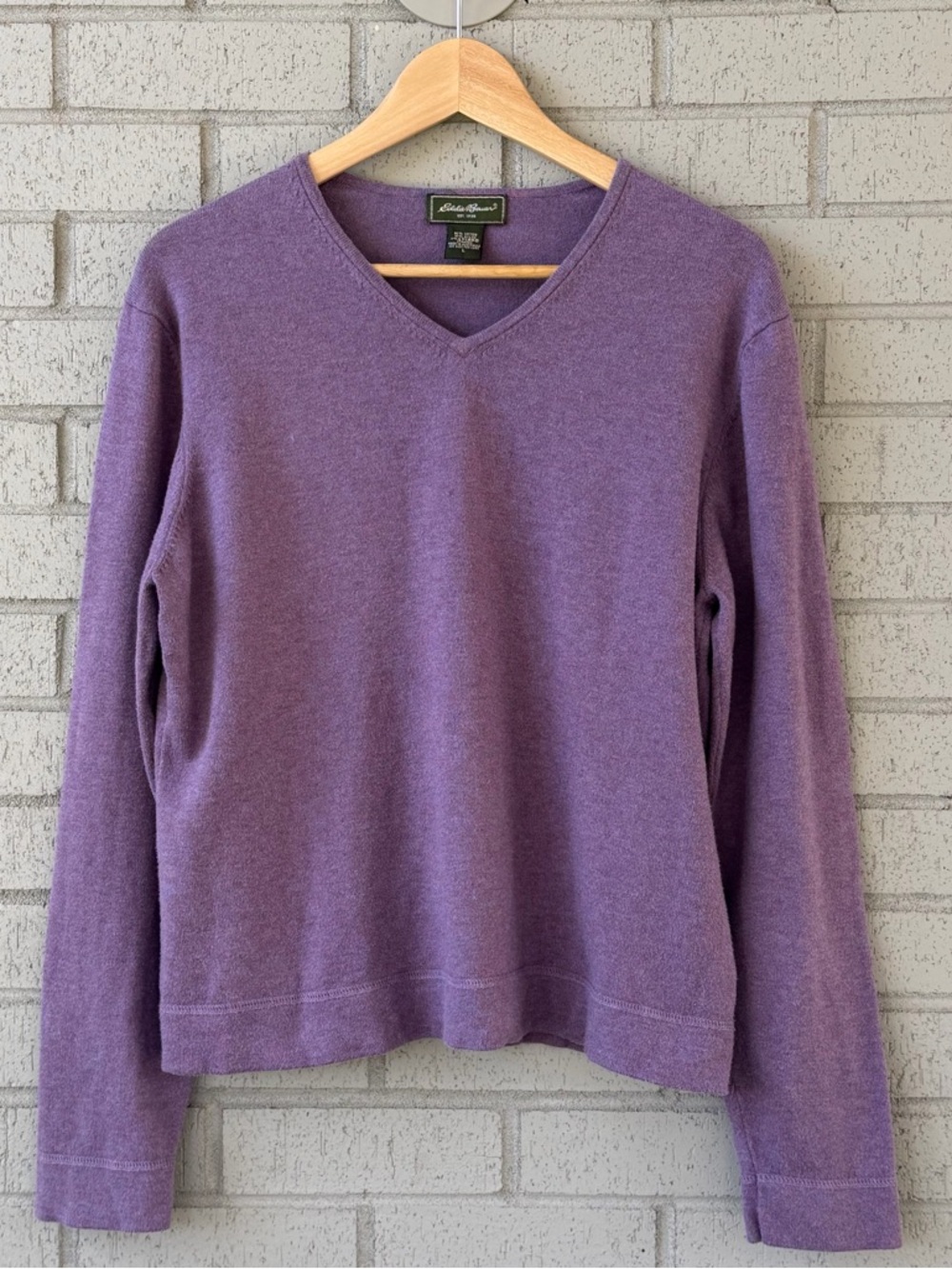 Eddie Bauer Purple V-Neck Sweater Size Large Cotton Blend Lightweight Pullover